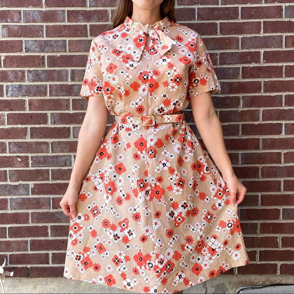 Vintage retro 60s/70s belted floral tie neck fit flare dress small medium